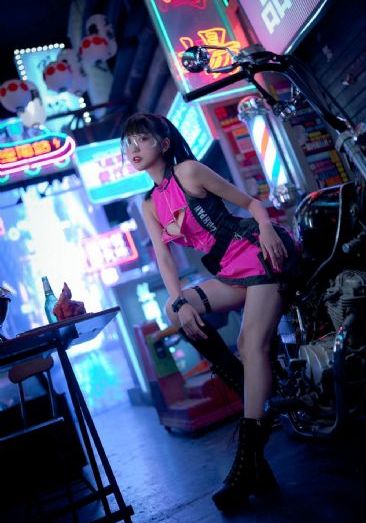 24岁性感的尹律