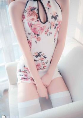 动漫女被黄漫扒衣